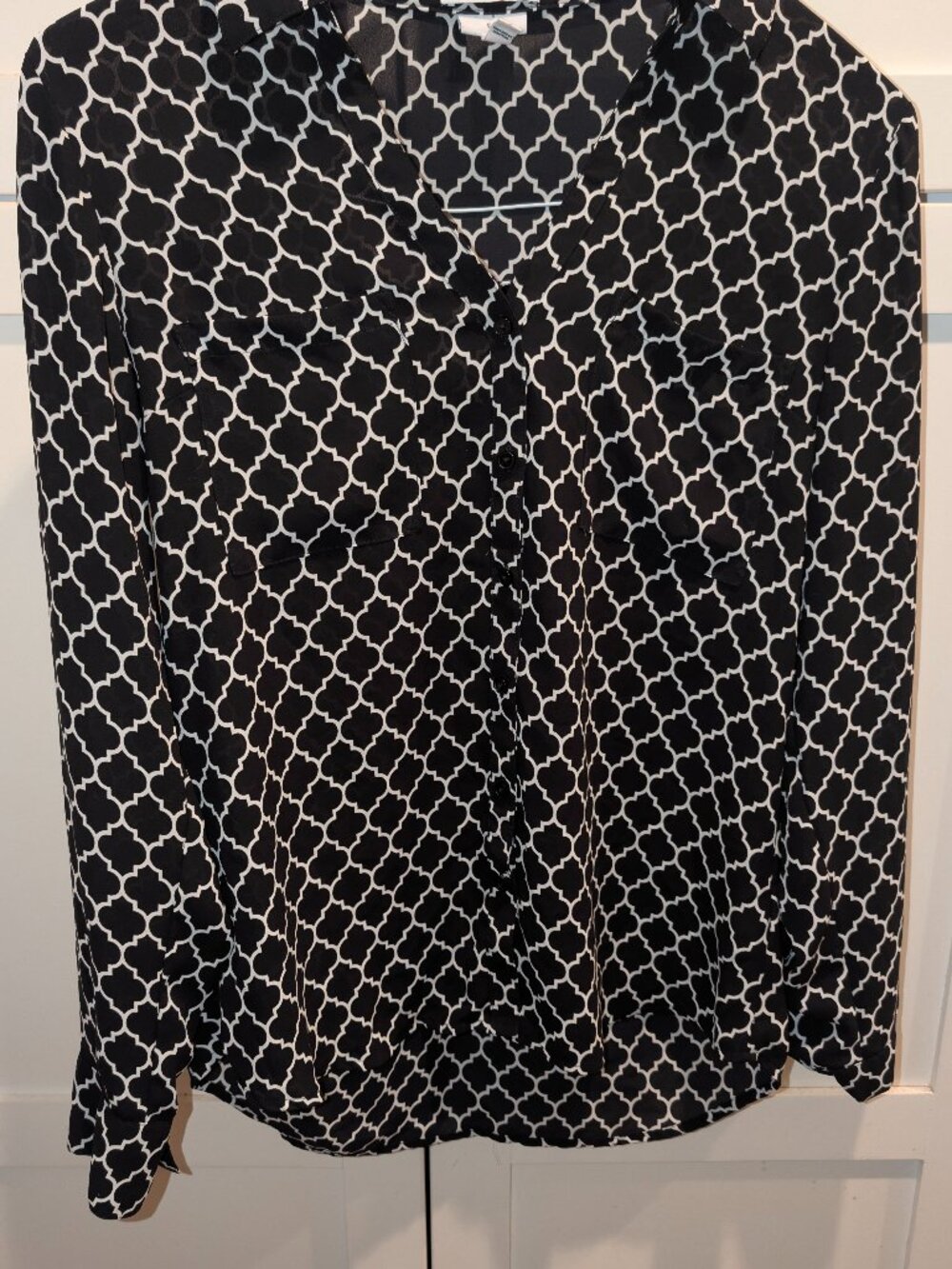 Express Women's Size M Black & White Geometric Button Front Portofino Blouse